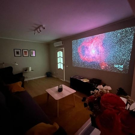 Stylish Apartment With Video Projector Bucarest Esterno foto